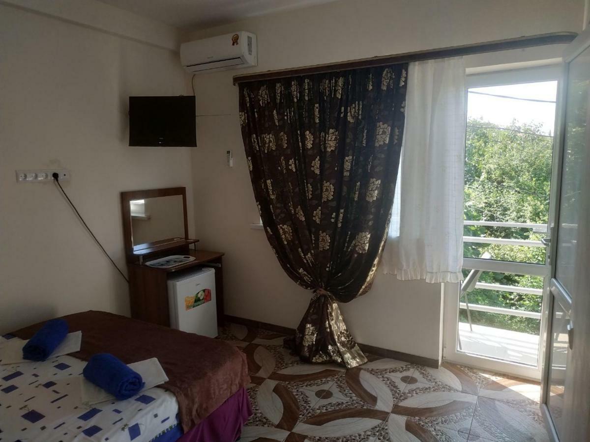 Guest House U Antoniny Gagra Habitación foto